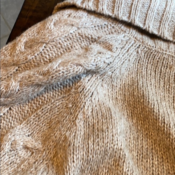 Cute! Old Navy Shaw/sweater - Picture 4 of 4